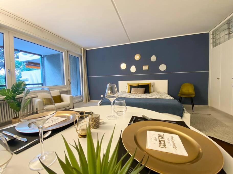 Luganersee, Pool, Strand, Parkplatz, Suite Bissone Bagian luar foto