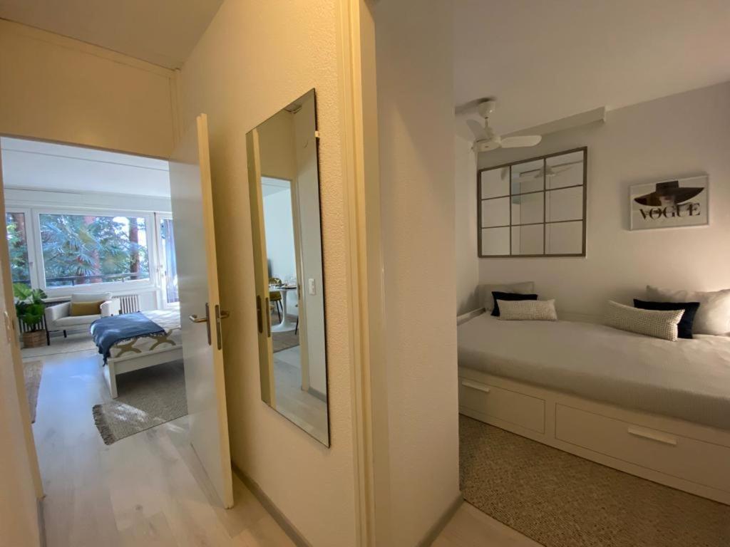 Luganersee, Pool, Strand, Parkplatz, Suite Bissone Bagian luar foto